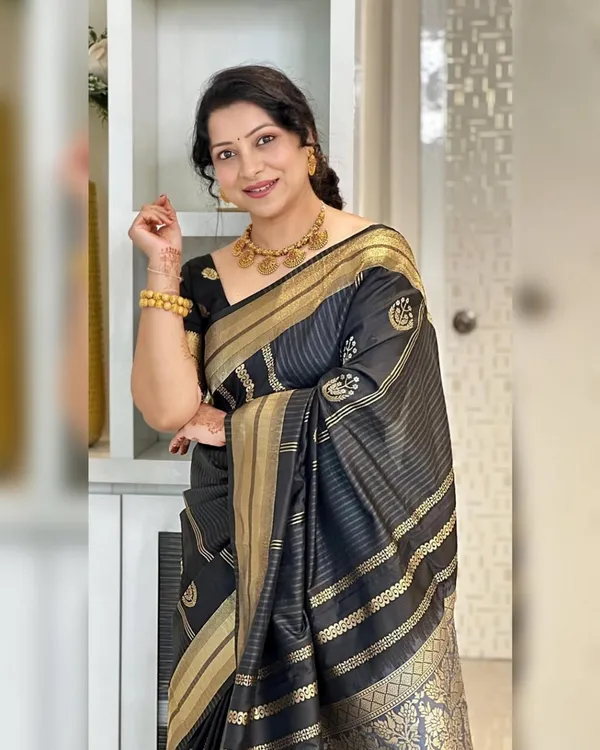 Black_Color_Viral_Pick_Soft_Banarasi_Silk_Saree_with_Classy_Bloue_Piece