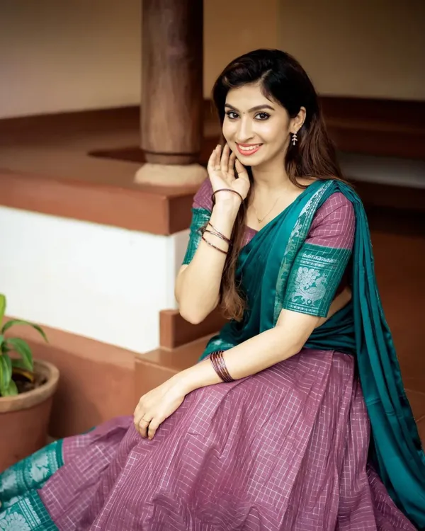 Light_Beet_And_Bottle_Blue_Color_Kanchipuram_Zari_Weaving_Half_Saree_With_Blouse__Silk_Dupatta