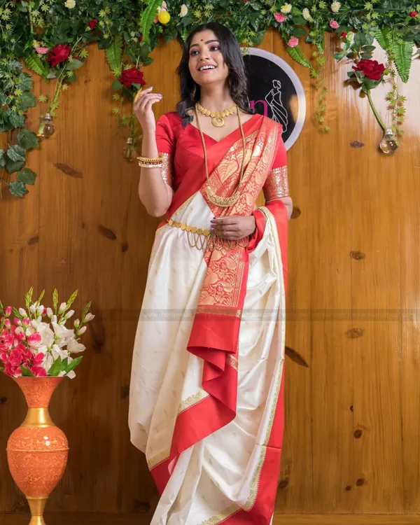 White_Color_Customer_Favorite_Soft_Banarasi_Silk_Saree_with_Classy_Bloue_Piece