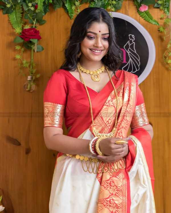 White_Color_Customer_Favorite_Soft_Banarasi_Silk_Saree_with_Classy_Bloue_Piece