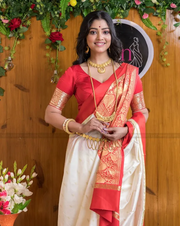 White_Color_Customer_Favorite_Soft_Banarasi_Silk_Saree_with_Classy_Bloue_Piece