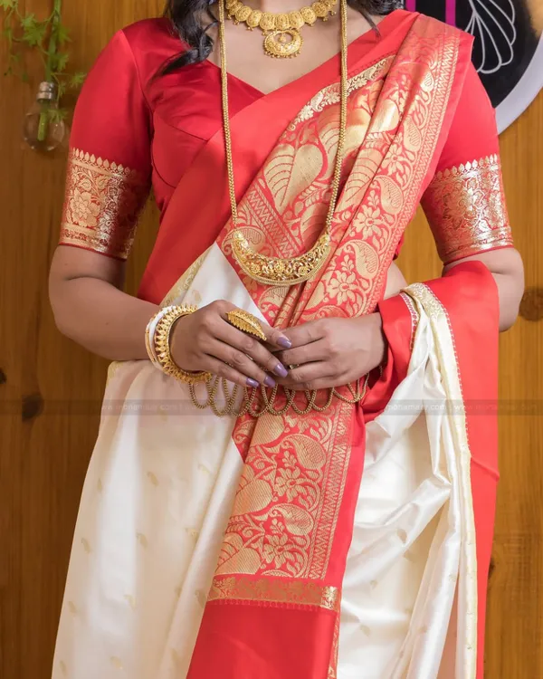 White_Color_Customer_Favorite_Soft_Banarasi_Silk_Saree_with_Classy_Bloue_Piece