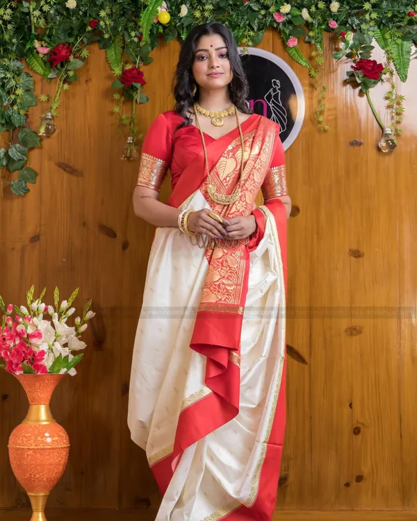 White_Color_Customer_Favorite_Soft_Banarasi_Silk_Saree_with_Classy_Bloue_Piece