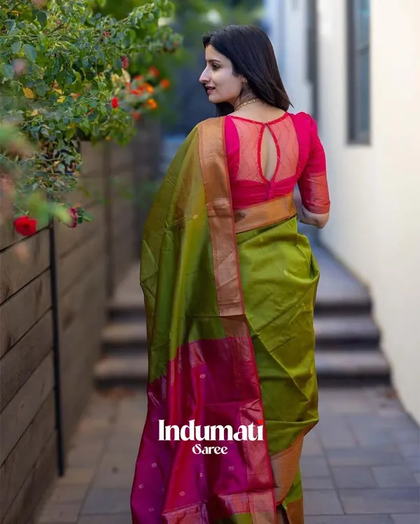 Parrot_Color_Premium_Cotton_Silk_Saree_With_Classy_Blouse_and_tassels