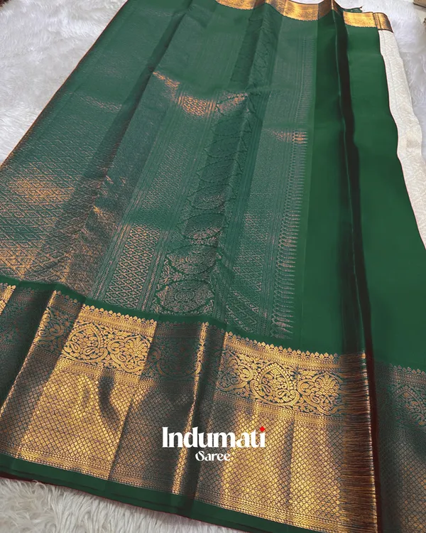 Cream_Color_Color_Viral_Soft_Banarasi_Silk_Saree_with_Pure_Golden_Zari_work_&_Classy_Blouse_Piece