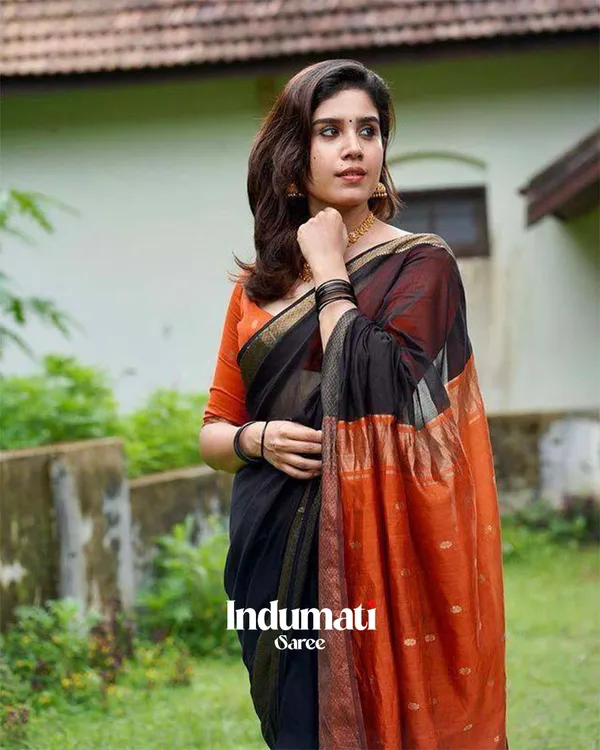 Black_Color_Premium_Cotton_Silk_Saree_With_Classy_Blouse_and_tassels