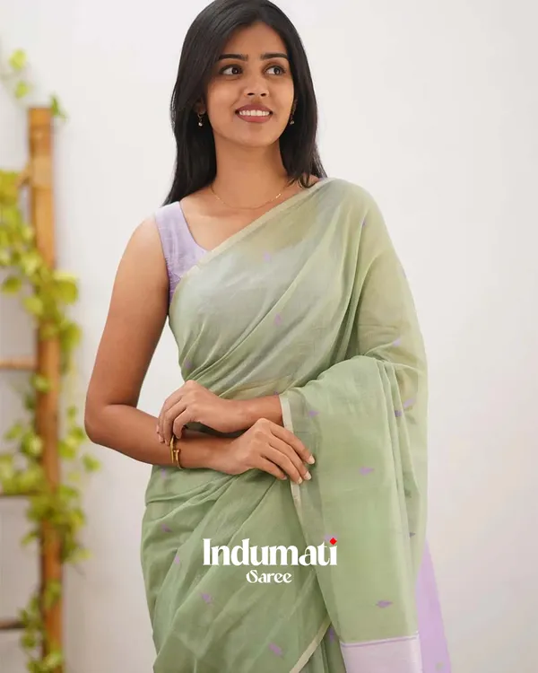 Green_Color_Cotton_Silk_Saree_with_Calssy_Blouse_and_tassels