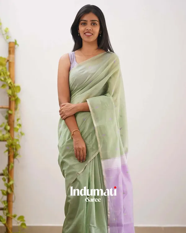 Green_Color_Cotton_Silk_Saree_with_Calssy_Blouse_and_tassels