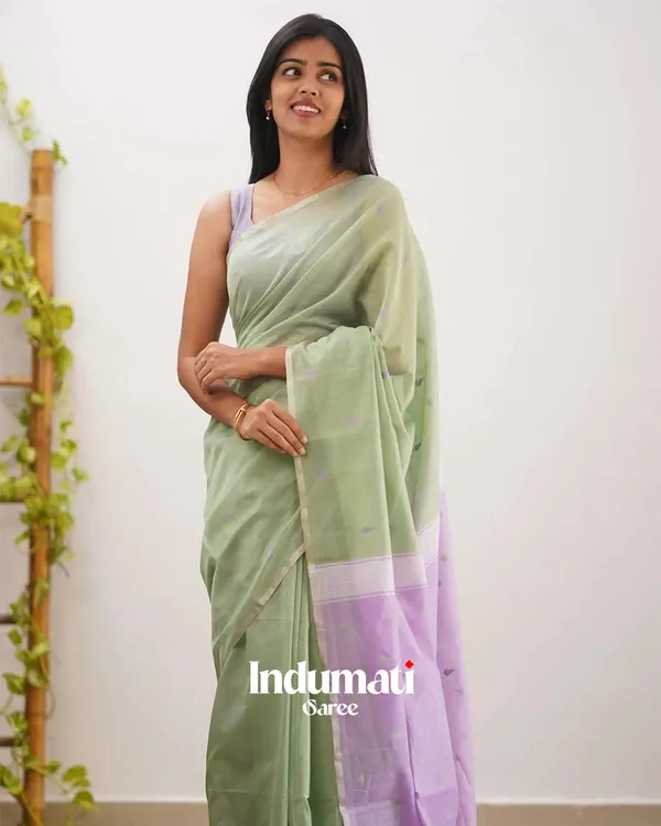 Green_Color_Cotton_Silk_Saree_with_Calssy_Blouse_and_tassels