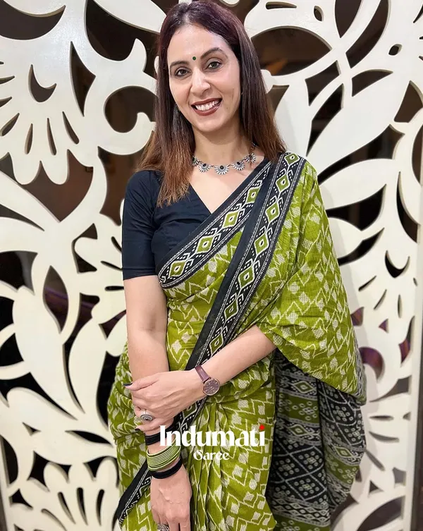 Forest_Whisper_-_Green_Linen_Saree_with_Black_Blouse_Piece