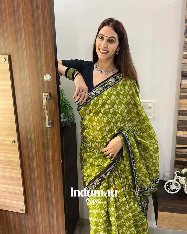 Forest_Whisper_-_Green_Linen_Saree_with_Black_Blouse_Piece