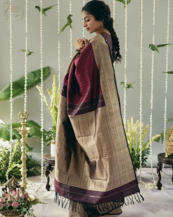 Maroon_Color_Most_Wanted_Soft_Banarasi_Silk_Saree_with_Classy_Bloue_Piece