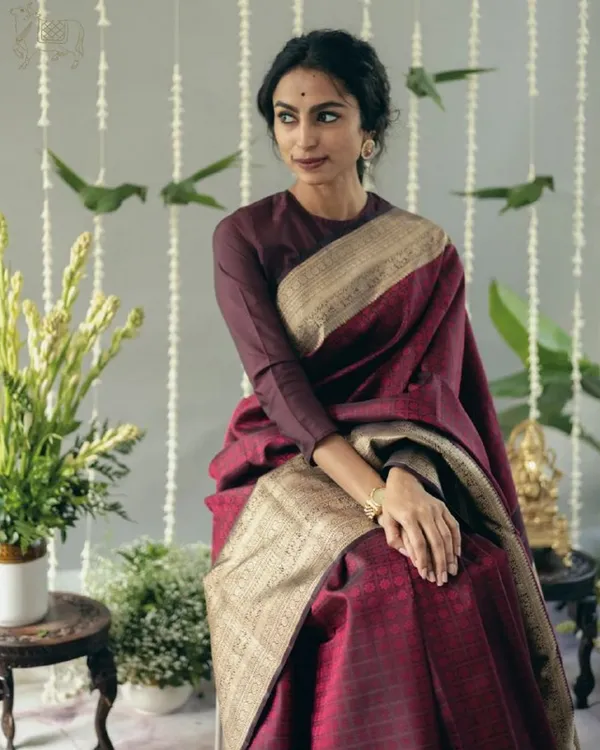 Maroon_Color_Most_Wanted_Soft_Banarasi_Silk_Saree_with_Classy_Bloue_Piece