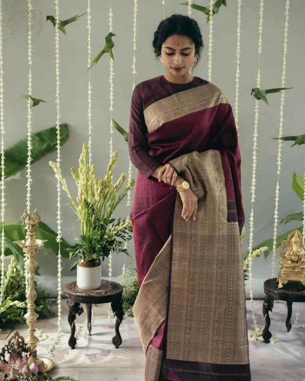 Maroon_Color_Most_Wanted_Soft_Banarasi_Silk_Saree_with_Classy_Bloue_Piece