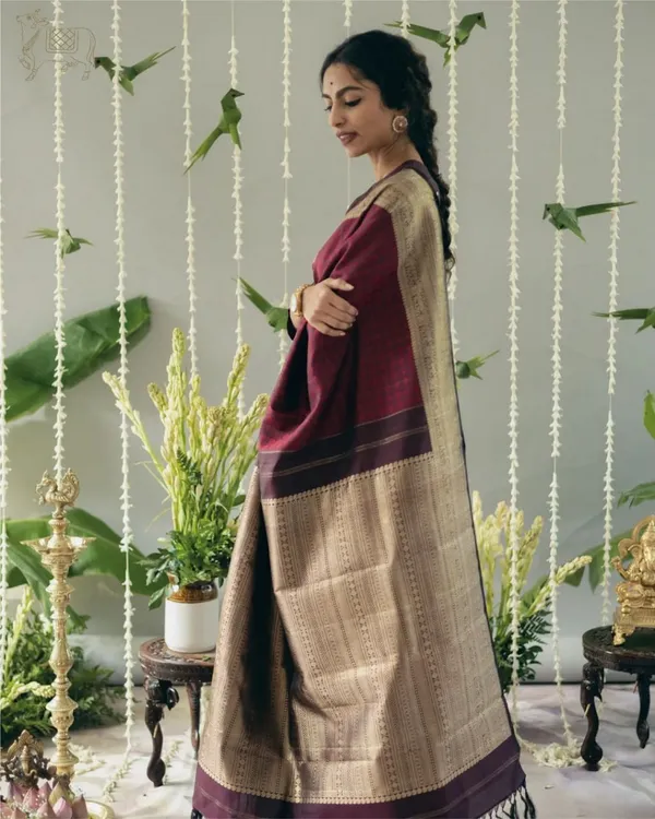 Maroon_Color_Most_Wanted_Soft_Banarasi_Silk_Saree_with_Classy_Bloue_Piece
