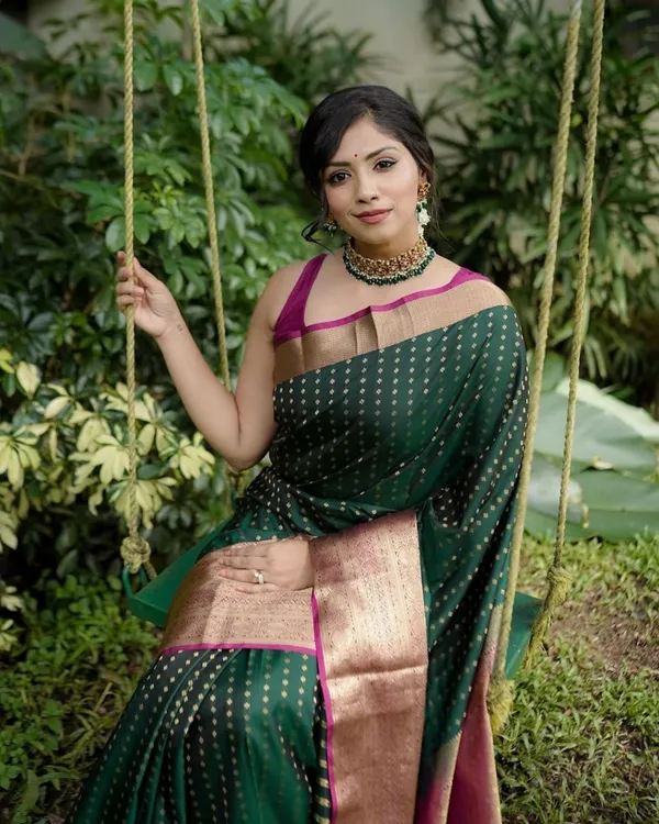 Green_Color_Curated_Quality_Soft_Banarasi_Silk_Saree_with_Classy_Bloue_Piece