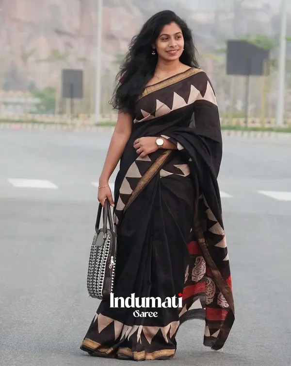 Shadow_Fringe_-_Black_Linen_Saree_with_Black_Blouse_&_Border_Accent
