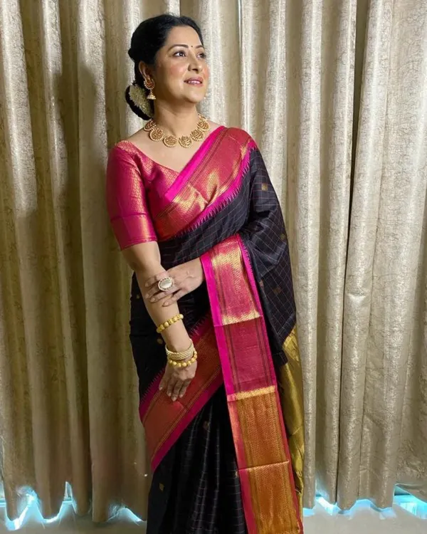 Black_Color_Curated_Quality_Soft_Banarasi_Silk_Saree_with_Classy_Bloue_Piece