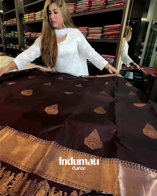Preety_Purple_Color_Soft_Banarasi_Silk_Saree_With_Pure_Golden_Zari_Work_&_Classy_Blouse_Piece