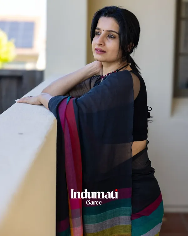 Rangoli_Sutra_-_Black_Linen_Saree_with_Colorful_Rainbow_Border_&_Blouse_Piece