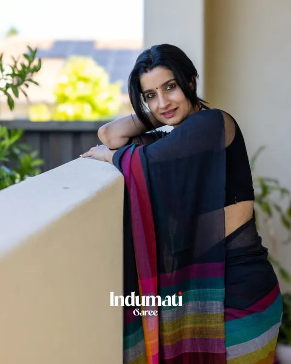 Rangoli_Sutra_-_Black_Linen_Saree_with_Colorful_Rainbow_Border_&_Blouse_Piece
