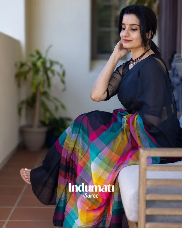 Rangoli_Sutra_-_Black_Linen_Saree_with_Colorful_Rainbow_Border_&_Blouse_Piece
