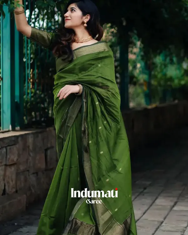 Green_Premium_Cotton_Silk_Saree_With_Classy_Blouse_and_tassels