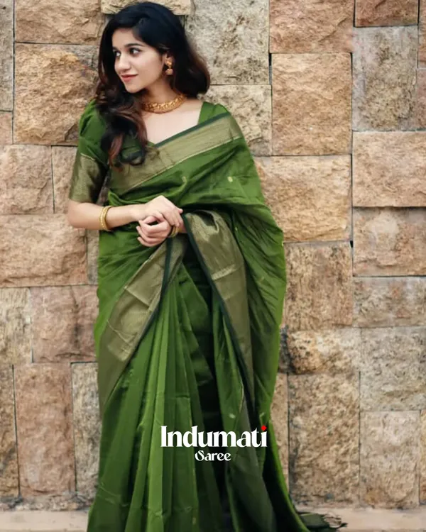 Green_Premium_Cotton_Silk_Saree_With_Classy_Blouse_and_tassels