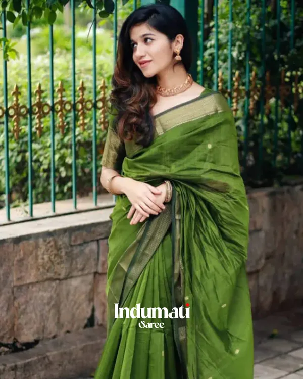 Green_Premium_Cotton_Silk_Saree_With_Classy_Blouse_and_tassels