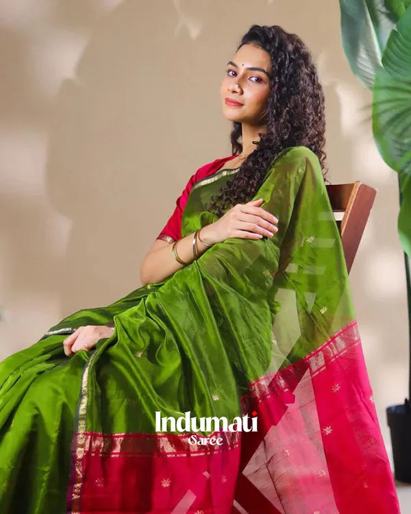 Green_And_Pink_Premium_Cotton_Silk_Saree_With_Classy_Blouse_and_tassels