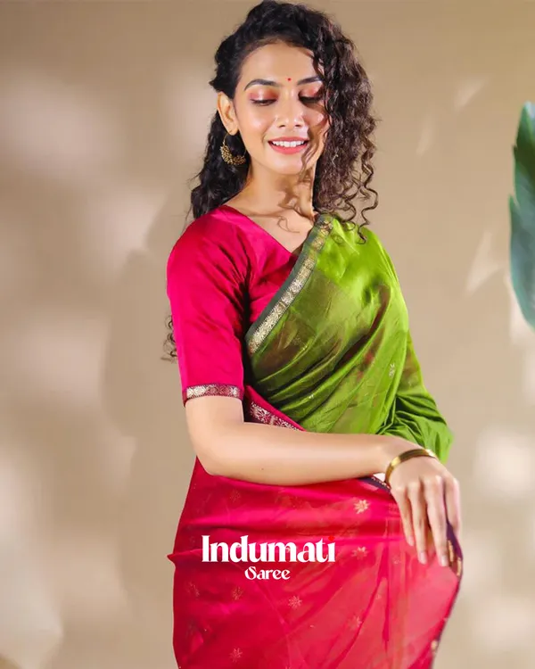 Green_And_Pink_Premium_Cotton_Silk_Saree_With_Classy_Blouse_and_tassels