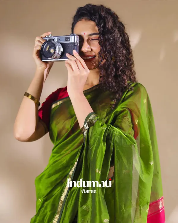 Green_And_Pink_Premium_Cotton_Silk_Saree_With_Classy_Blouse_and_tassels