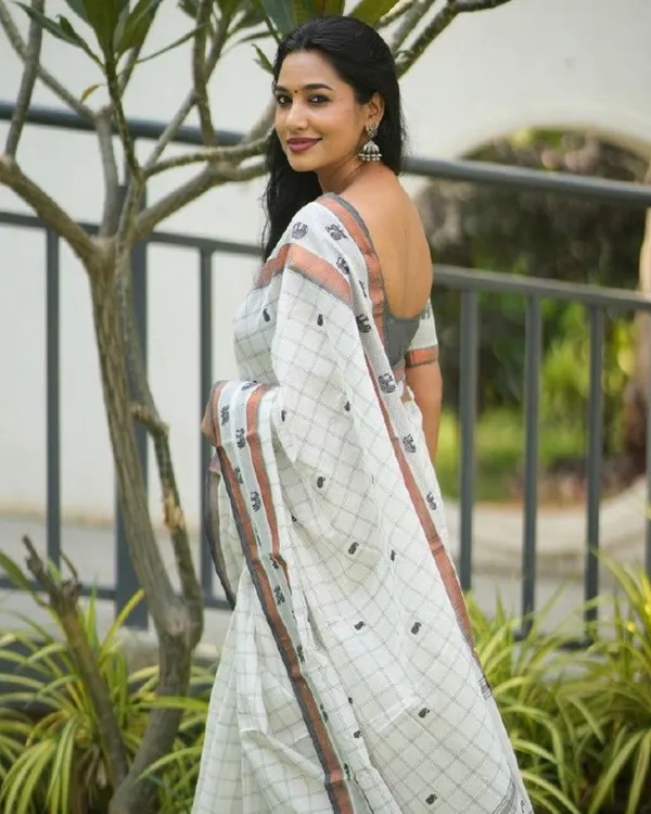 White_Color_Top_Tier_Soft_Banarasi_Silk_Saree_with_Classy_Bloue_Piece