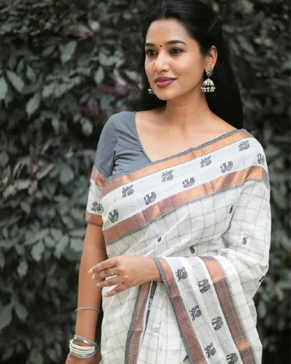 White_Color_Top_Tier_Soft_Banarasi_Silk_Saree_with_Classy_Bloue_Piece
