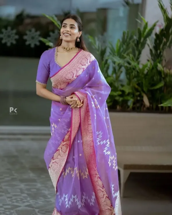 Light_Purple_Color_Going_Fast_Soft_Banarasi_Silk_Saree_with_Classy_Bloue_Piece