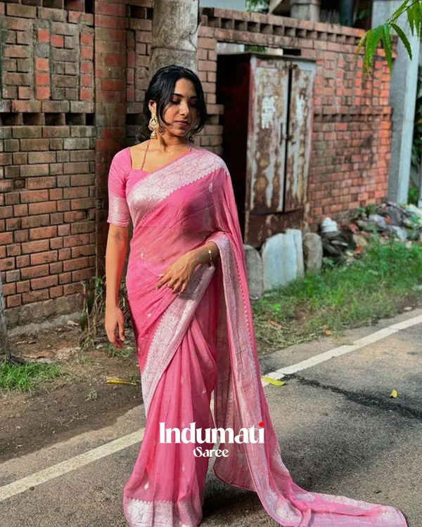 Pink_Color_Premium_Cotton_Silk_Saree_With_Classy_Blouse_and_tassels