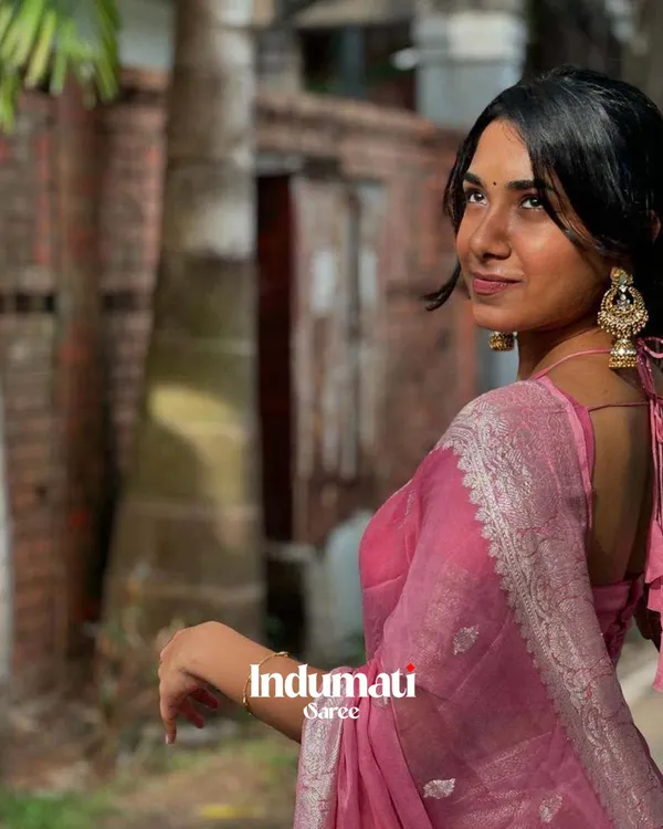 Pink_Color_Premium_Cotton_Silk_Saree_With_Classy_Blouse_and_tassels