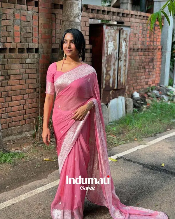 Pink_Color_Premium_Cotton_Silk_Saree_With_Classy_Blouse_and_tassels