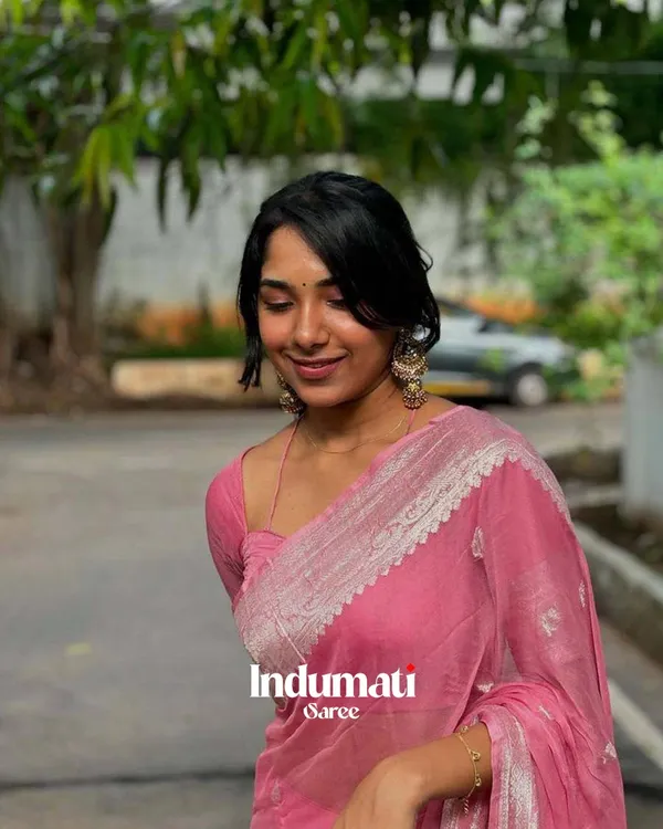 Pink_Color_Premium_Cotton_Silk_Saree_With_Classy_Blouse_and_tassels