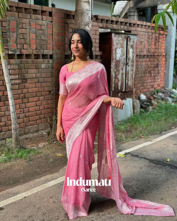 Pink_Color_Premium_Cotton_Silk_Saree_With_Classy_Blouse_and_tassels