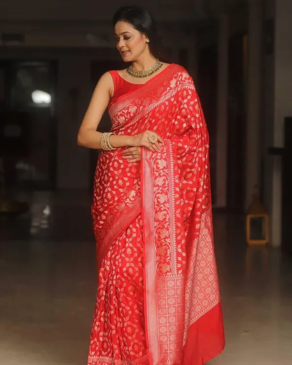 Red_Color_Updated_Edition_Soft_Banarasi_Silk_Saree_with_Classy_Bloue_Piece