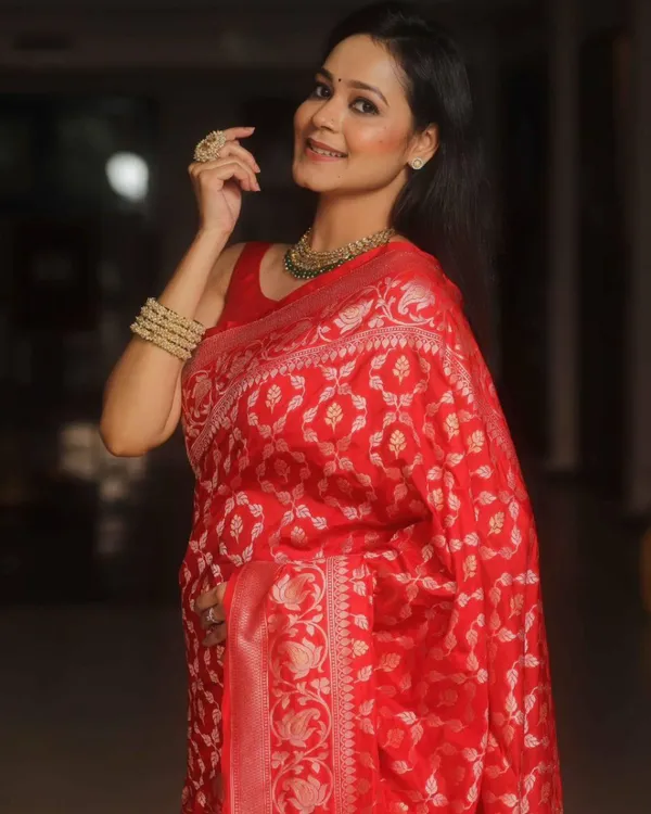 Red_Color_Updated_Edition_Soft_Banarasi_Silk_Saree_with_Classy_Bloue_Piece