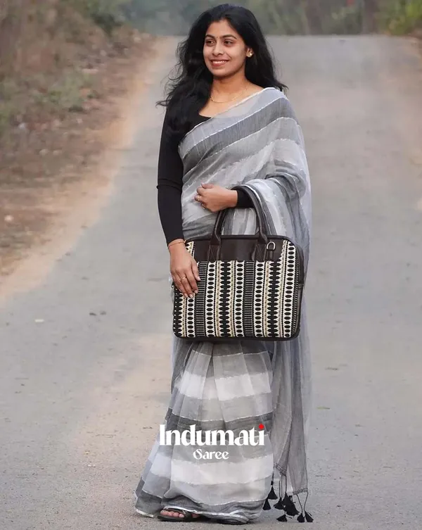 Silver_Shadow_-_Grey_&_White_Linen_Saree_with_Black_Blouse_Piece