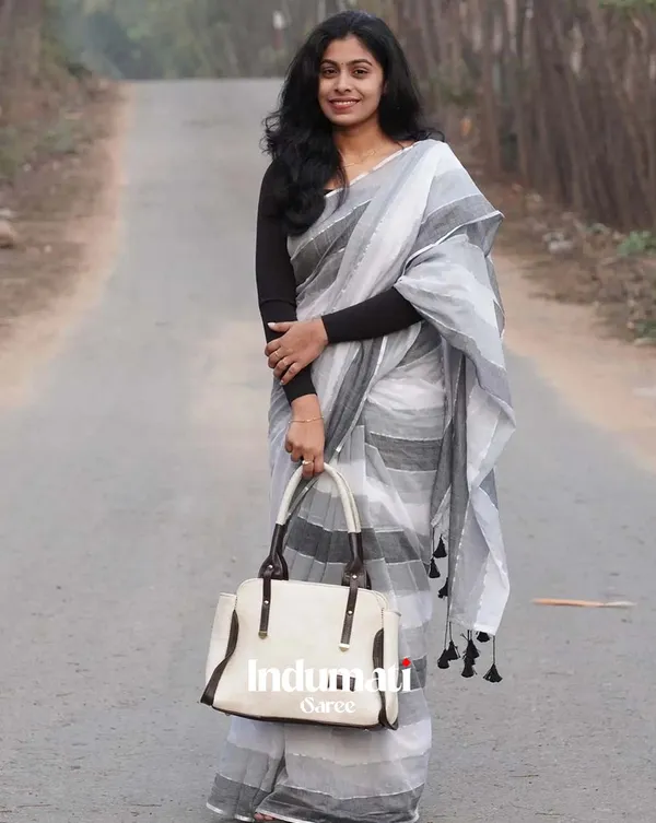 Silver_Shadow_-_Grey_&_White_Linen_Saree_with_Black_Blouse_Piece