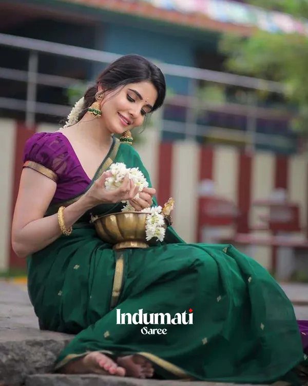 Green_Color_Premium_Cotton_Silk_Saree_With_Classy_Purple_Blouse_and_tassels