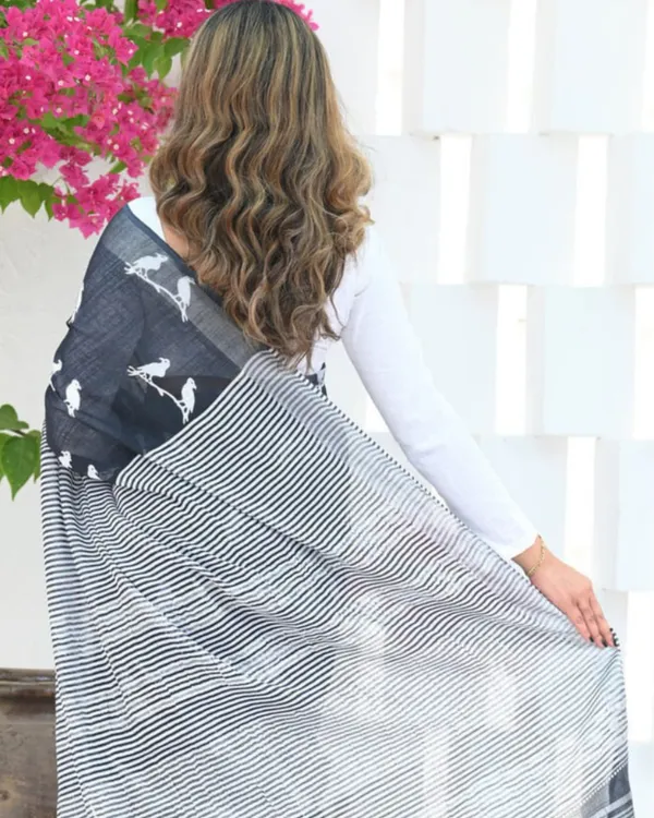 Black_Color_Recent_Drop_Soft_Banarasi_Silk_Saree_with_Classy_Bloue_Piece