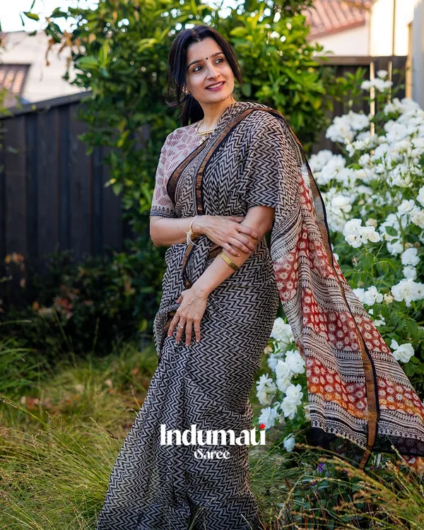 Raakh_Rekha_-_Grey_Linen_Saree_with_Lining_Work_&_Matching_Blouse