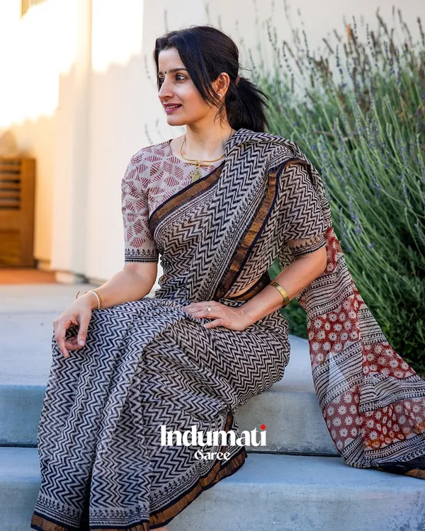 Raakh_Rekha_-_Grey_Linen_Saree_with_Lining_Work_&_Matching_Blouse