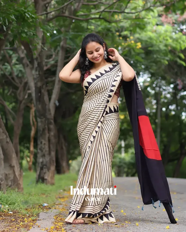 Cream_Color_Pure_Gajji_Soft_Silk_Ajrakh_Printed_Bandhej_Red_Bindi_Saree_with_Blouse_Piece