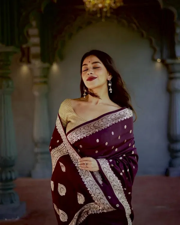 Maroon_Color_Hot_Right_Now_Soft_Banarasi_Silk_Saree_with_Classy_Bloue_Piece